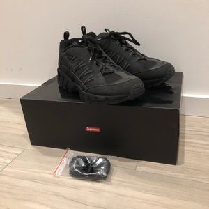 Supreme Nike Humaras